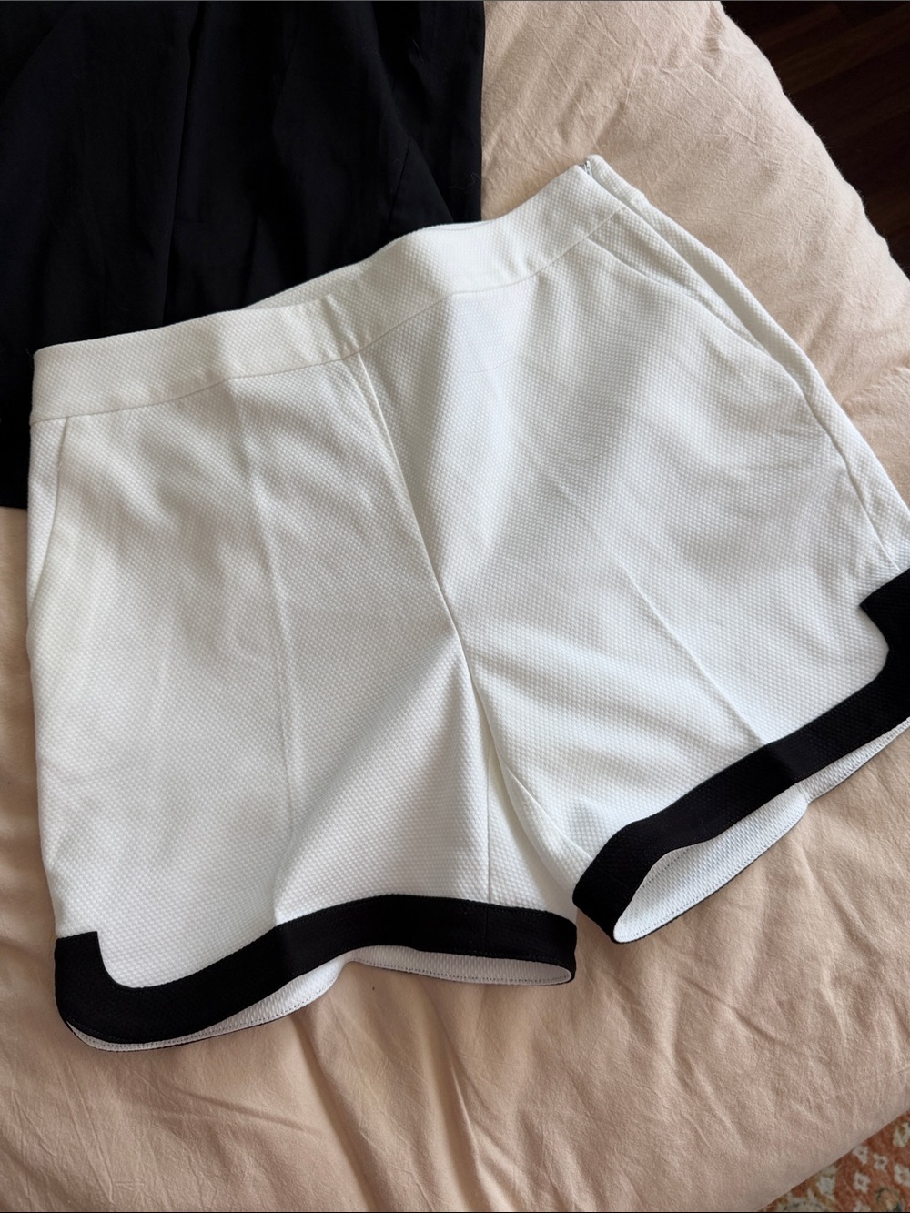 WHBM with Ann Taylor Women's Blk & Wht Tops & Short Set